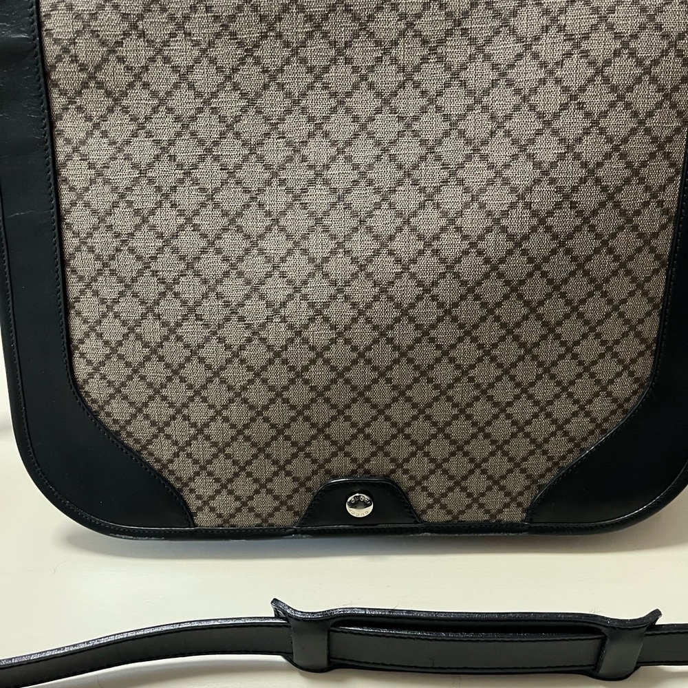Authentic Gucci Messenger Bag - Picture 16 of 16